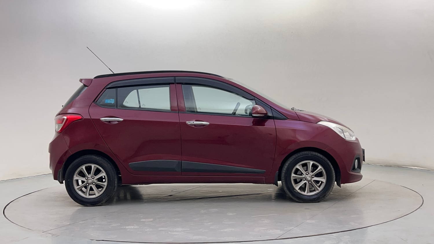 Used 2015 Hyundai Grand i10 Asta 1.1 CRDi (O) Diesel Manual exterior RIGHT SIDE VIEW