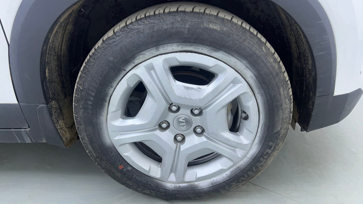 Used 2021 Kia Sonet HTX 1.5 Diesel Manual tyres RIGHT FRONT TYRE RIM VIEW