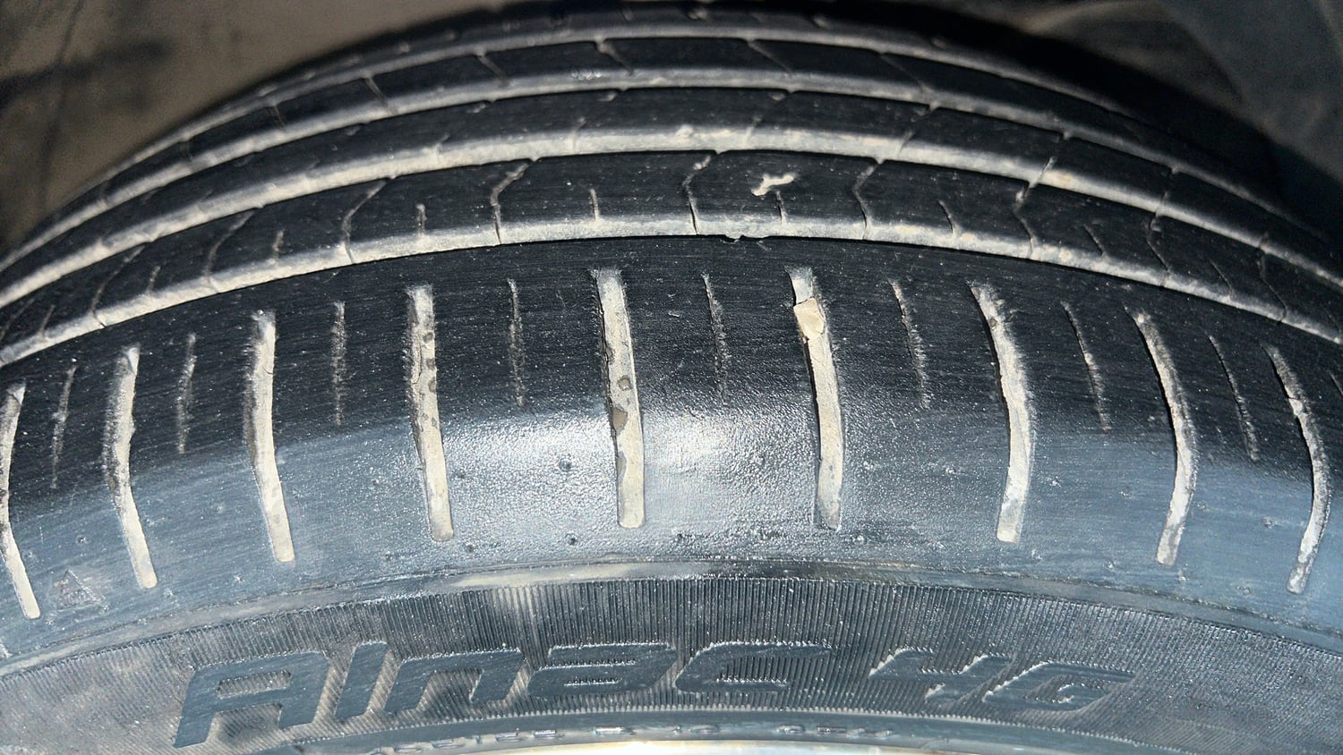 Used 2022 Maruti Suzuki Baleno Alpha AGS Petrol Automatic tyres RIGHT FRONT TYRE TREAD VIEW