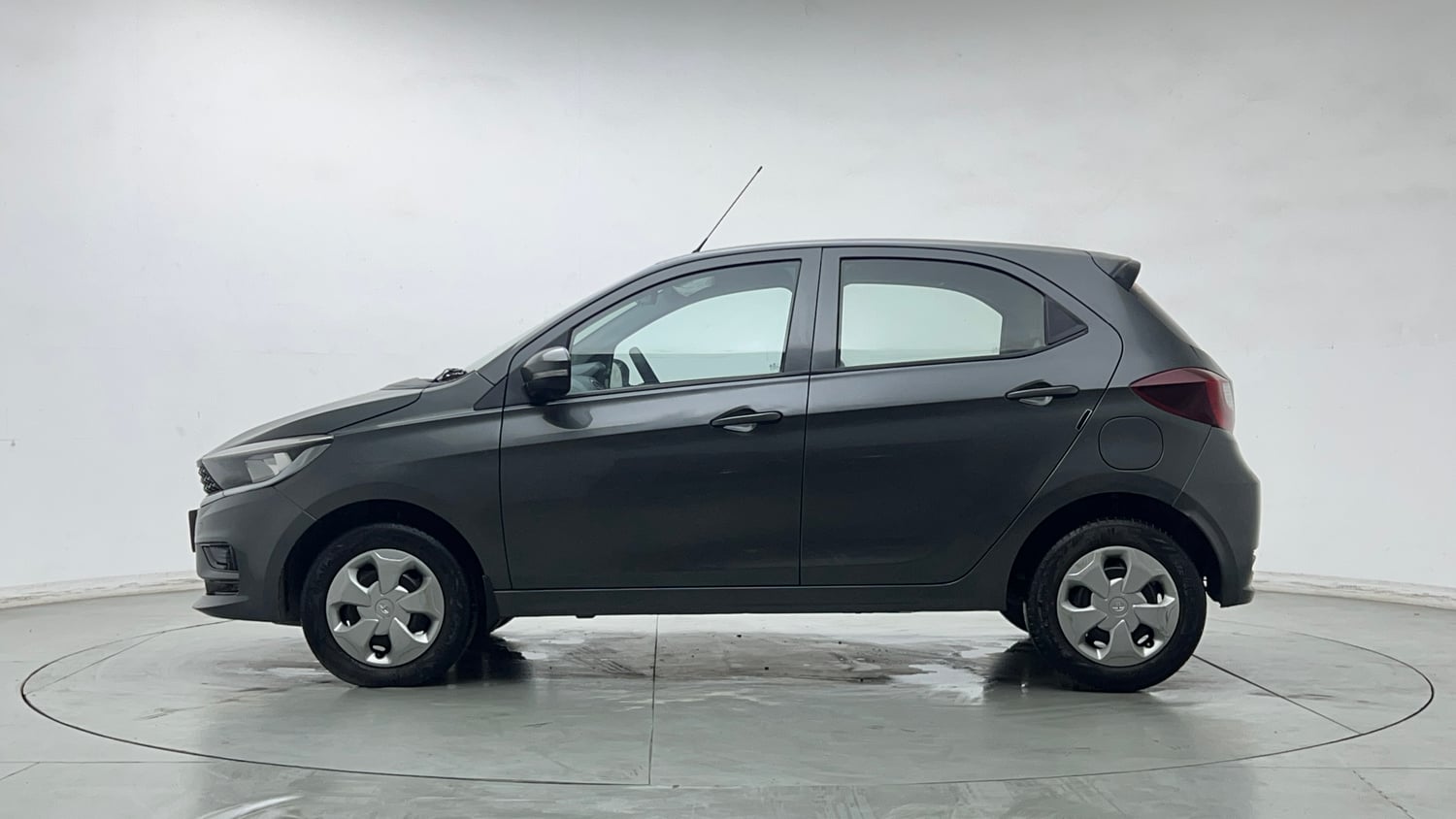 Used 2021 Tata Tiago XT Petrol Manual exterior LEFT SIDE VIEW