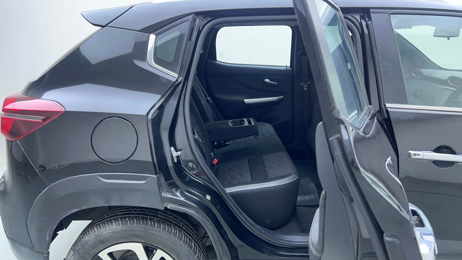 Used 2021 Nissan Magnite XV Premium Turbo (O) Petrol Manual interior RIGHT SIDE REAR DOOR CABIN VIEW