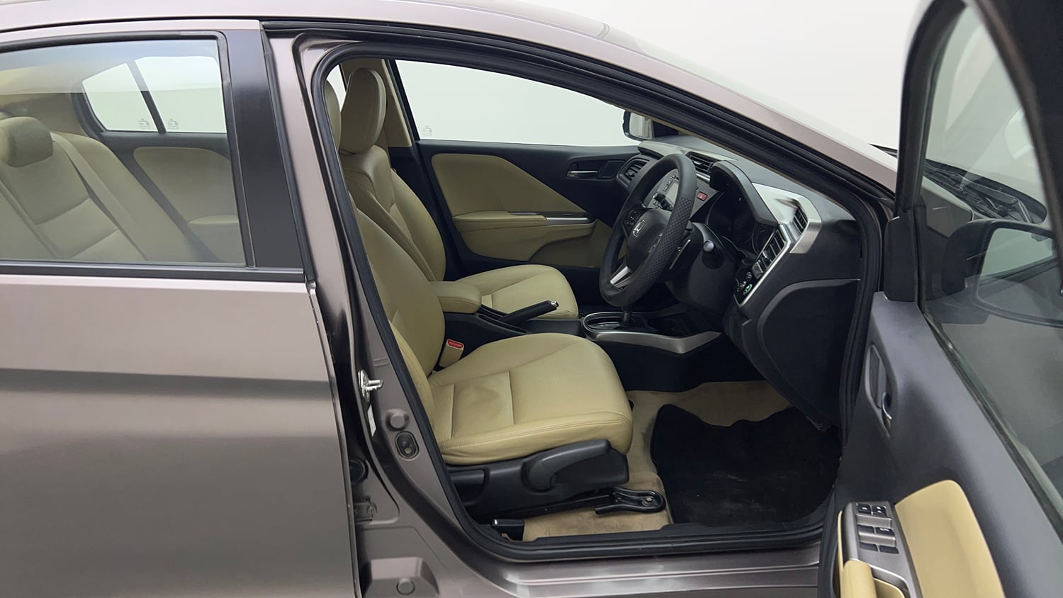 Used 2015 Honda City VX CVT Petrol Automatic interior RIGHT SIDE FRONT DOOR CABIN VIEW