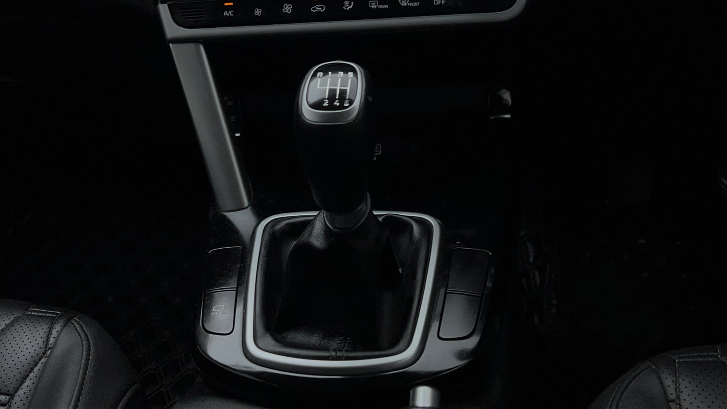 Used 2021 Kia Seltos Anniversary Edition 1.5 Petrol Manual interior GEAR  KNOB VIEW