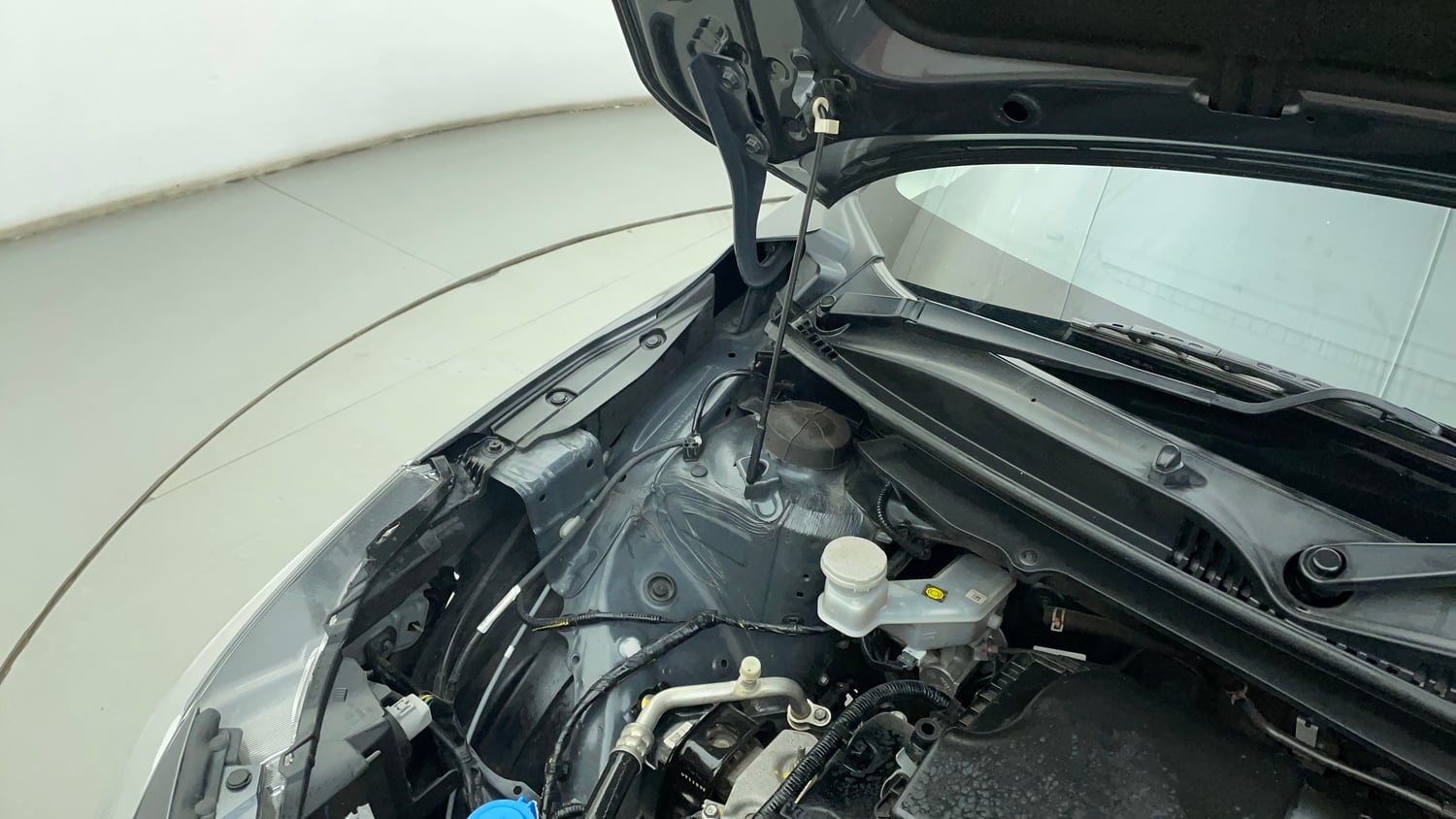 Used 2024 Toyota Glanza G AMT Petrol Automatic engine ENGINE RIGHT SIDE HINGE & APRON VIEW