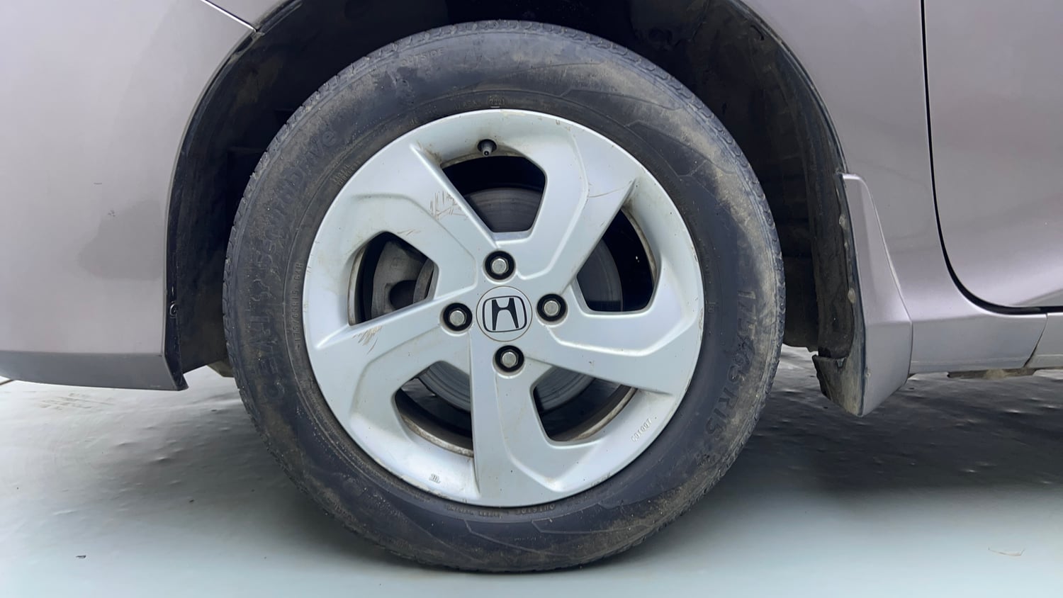 Used 2016 Honda City VX CVT Petrol Automatic tyres LEFT FRONT TYRE RIM VIEW