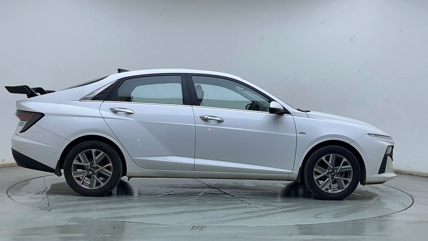 Used 2024 Hyundai Verna SX (O) 1.5 Petrol IVT Petrol Automatic exterior RIGHT SIDE VIEW