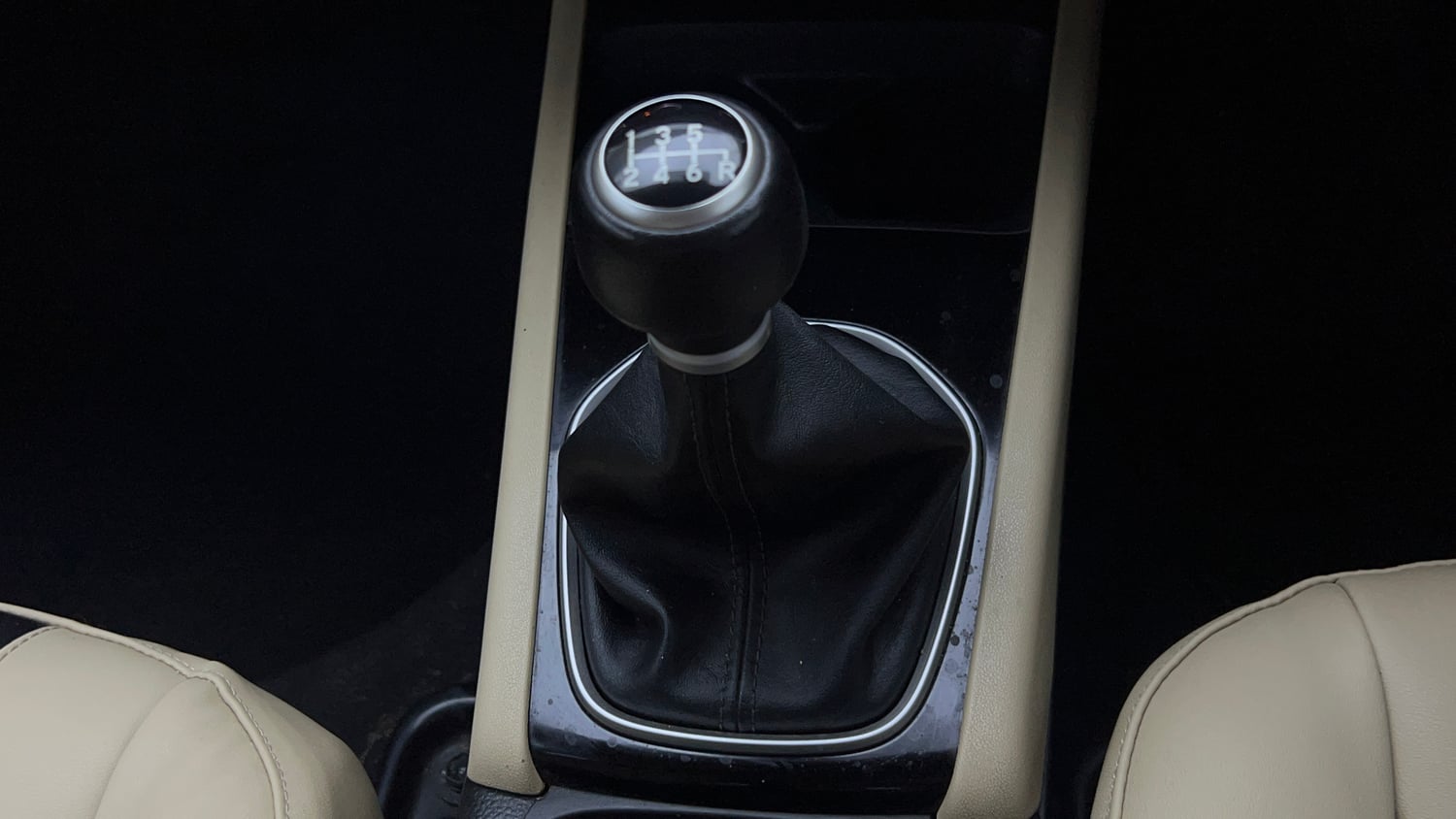Used 2022 Honda City V Petrol Petrol Manual interior GEAR  KNOB VIEW