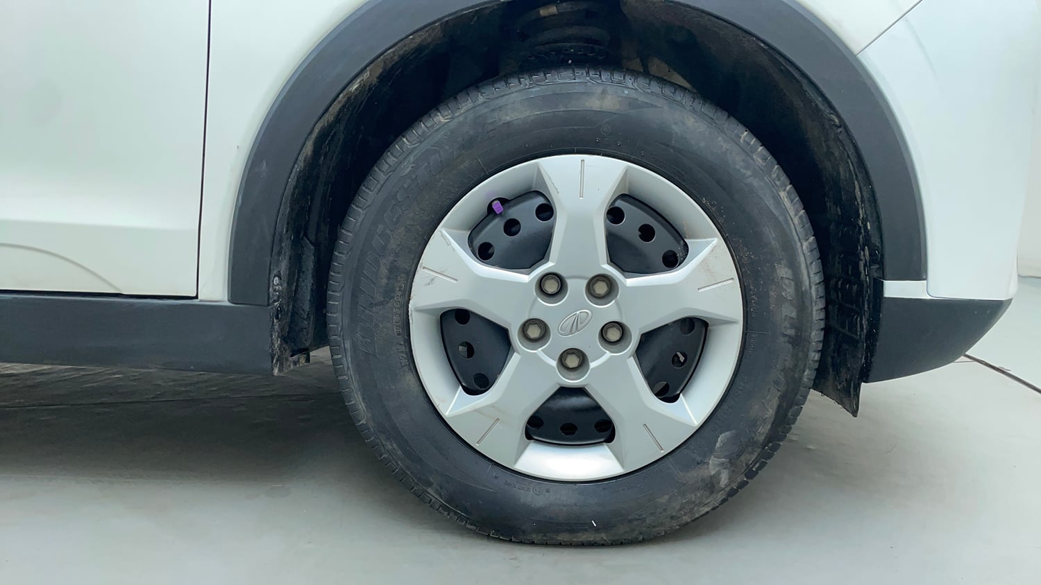 Used 2022 Mahindra XUV 300 W6 1.2 Petrol AMT Petrol Automatic tyres RIGHT FRONT TYRE RIM VIEW