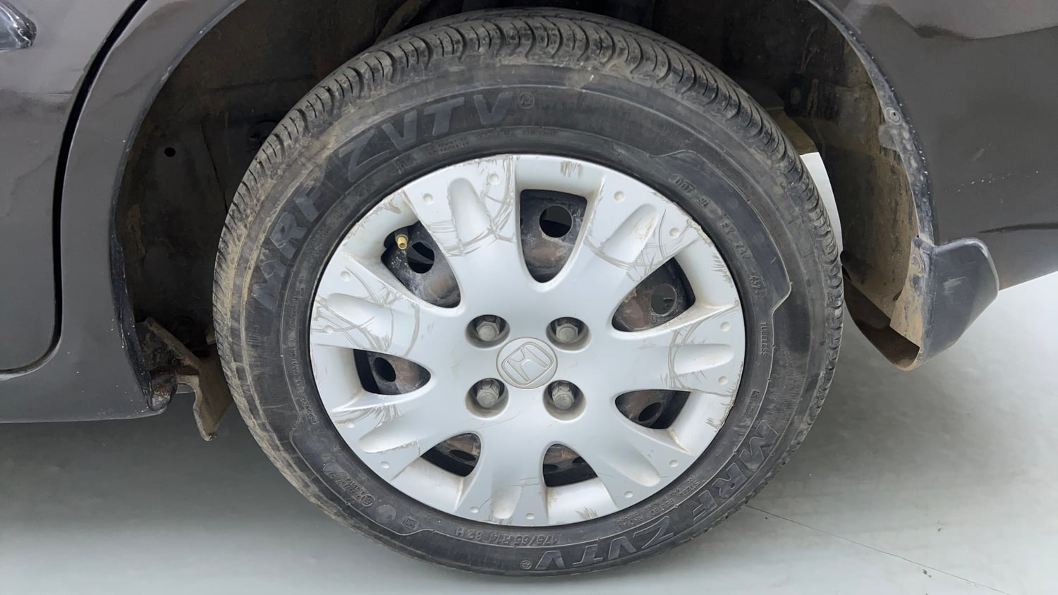Used 2017 Honda Amaze 1.2 S i-VTEC Petrol Manual tyres LEFT REAR TYRE RIM VIEW