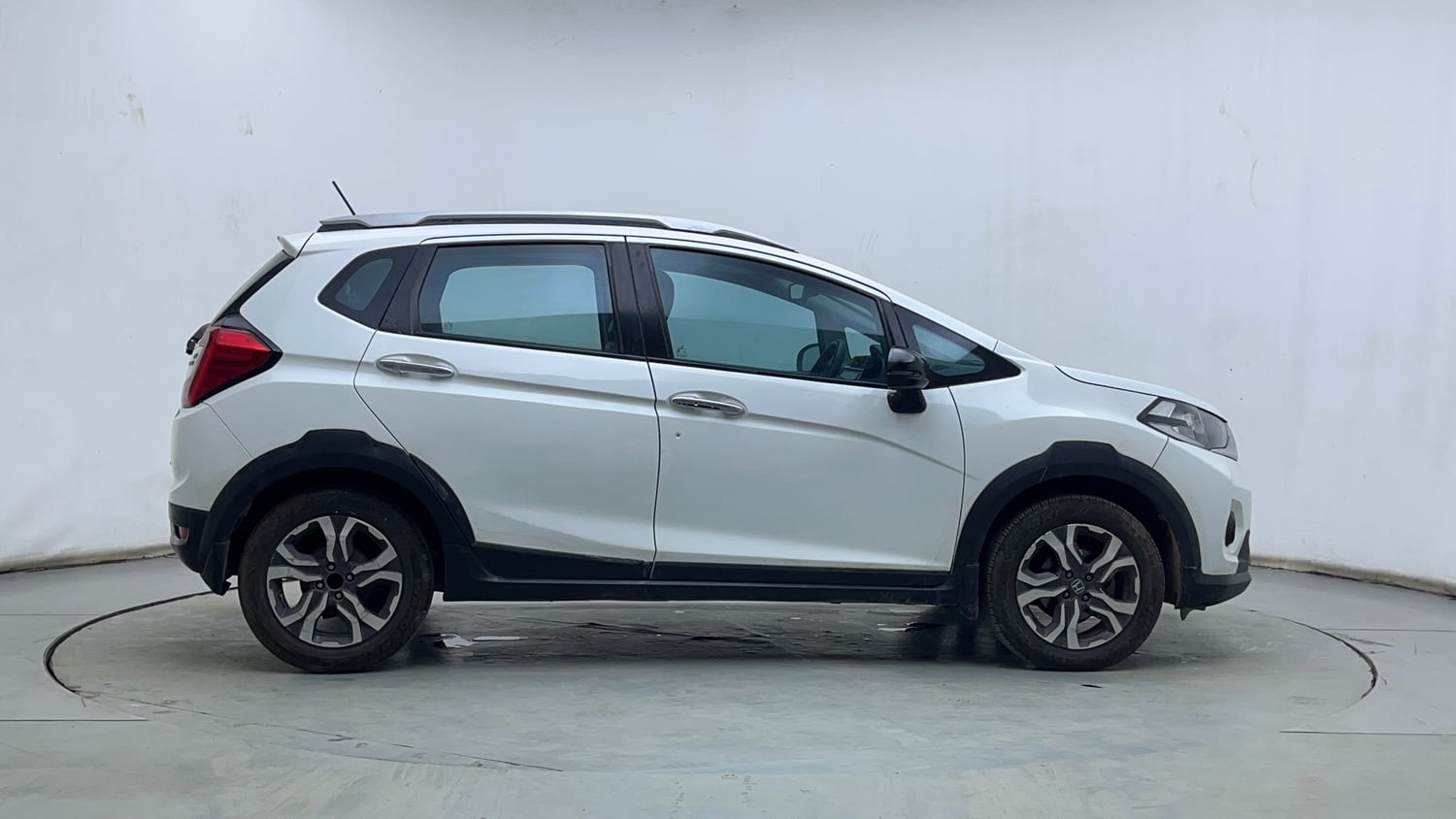 Used 2018 Honda WR-V VX MT Diesel Diesel Manual exterior RIGHT SIDE VIEW