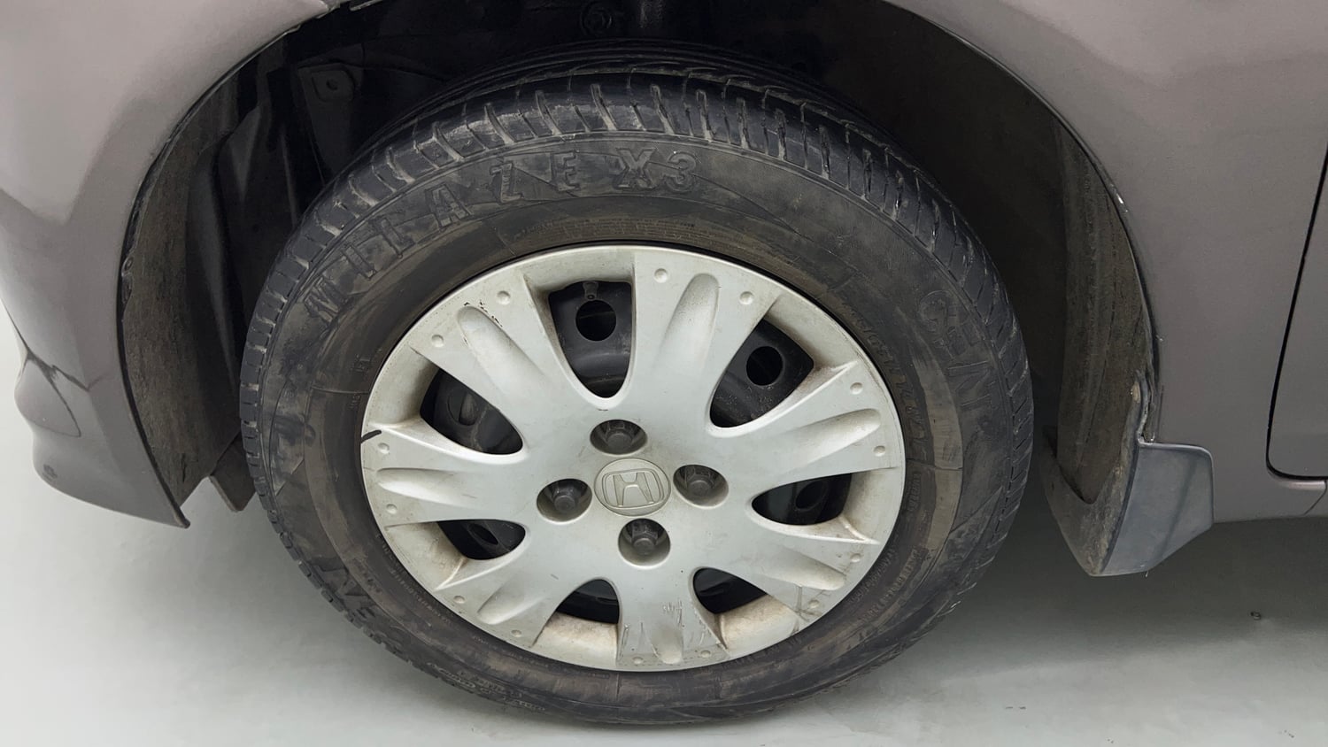 Used 2013 Honda Amaze 1.2 S i-VTEC Petrol Manual tyres LEFT FRONT TYRE RIM VIEW