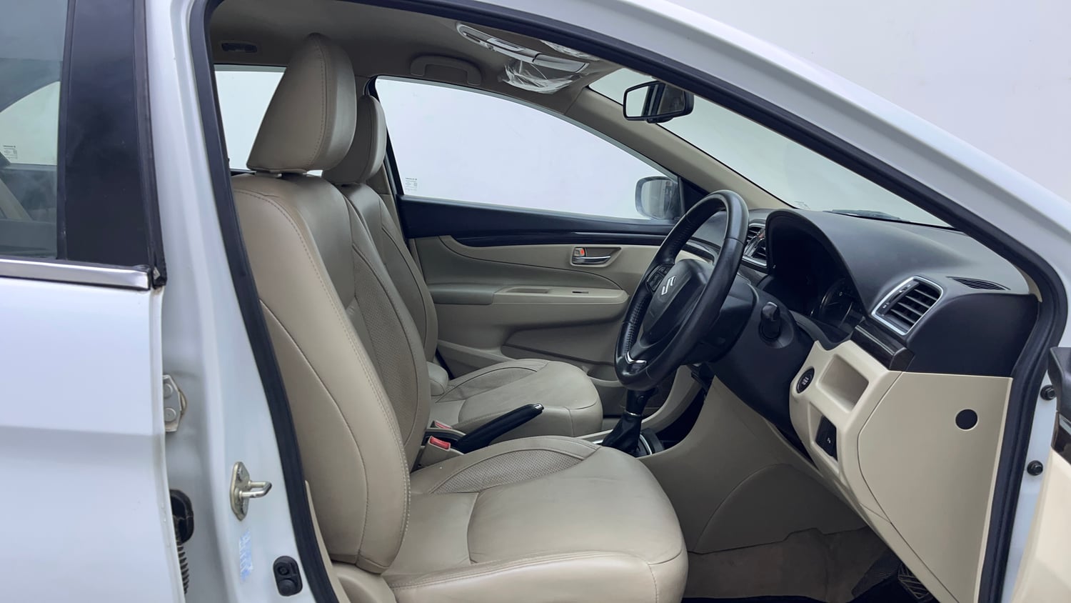 Used 2018 Maruti Suzuki Ciaz Alpha 1.4 AT Petrol Automatic interior RIGHT SIDE FRONT DOOR CABIN VIEW