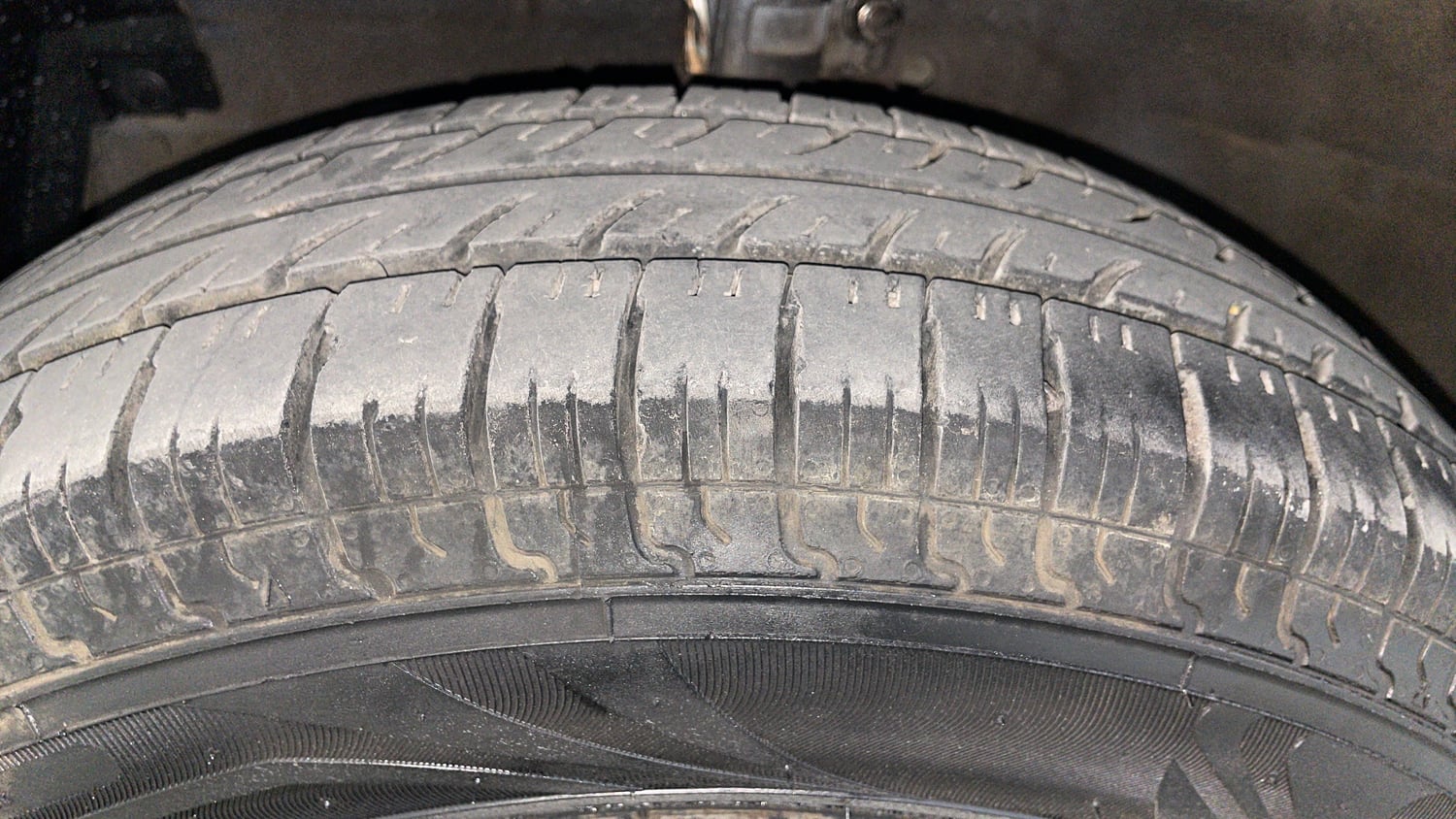 Used 2014 Maruti Suzuki Swift VXi Petrol Manual tyres LEFT FRONT TYRE TREAD VIEW