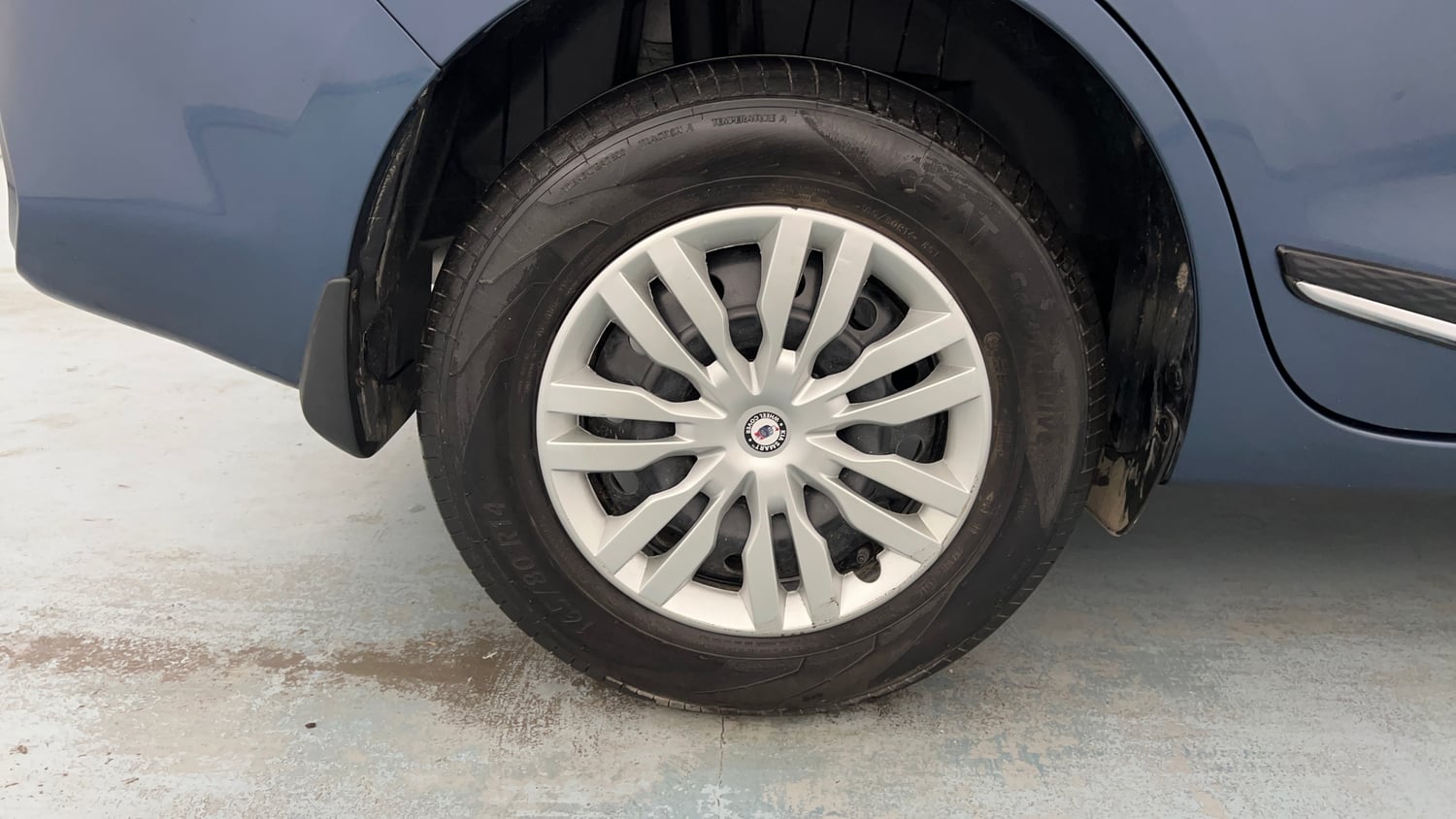 Used 2026 Maruti Suzuki Dzire VXi AMT Petrol Automatic tyres RIGHT REAR TYRE RIM VIEW