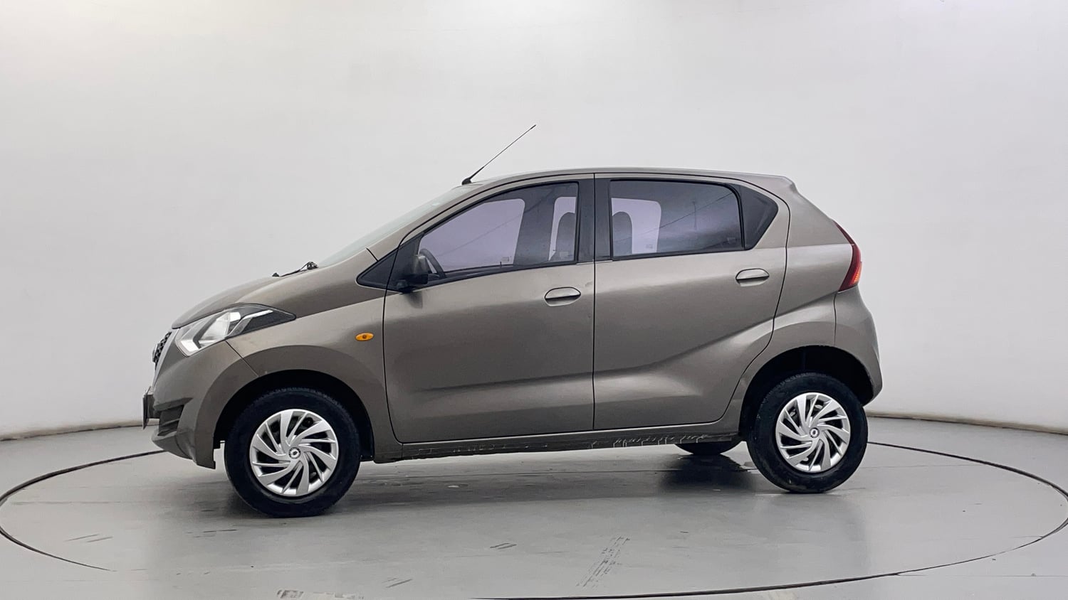 Used 2016 Datsun Redi-GO T (O) Petrol Manual exterior LEFT SIDE VIEW