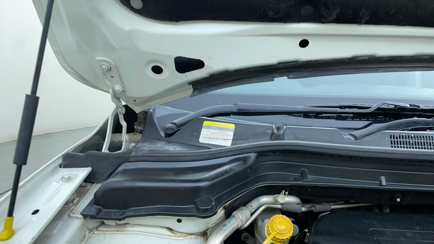 Used 2022 Mahindra XUV 300 W6 1.2 Petrol AMT Petrol Automatic engine ENGINE RIGHT SIDE HINGE & APRON VIEW