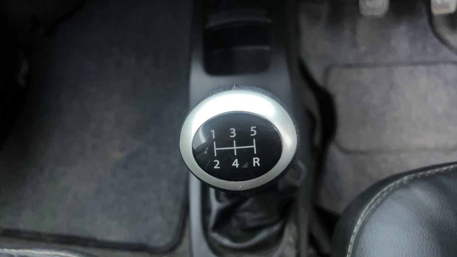 Used 2012 Maruti Suzuki Wagon R LXi Petrol Manual interior GEAR  KNOB VIEW