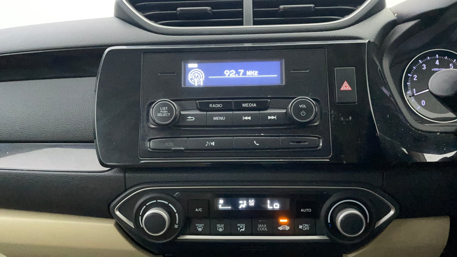 Used 2019 Honda Amaze 1.2 V MT Petrol Petrol Manual interior MUSIC SYSTEM & AC CONTROL VIEW