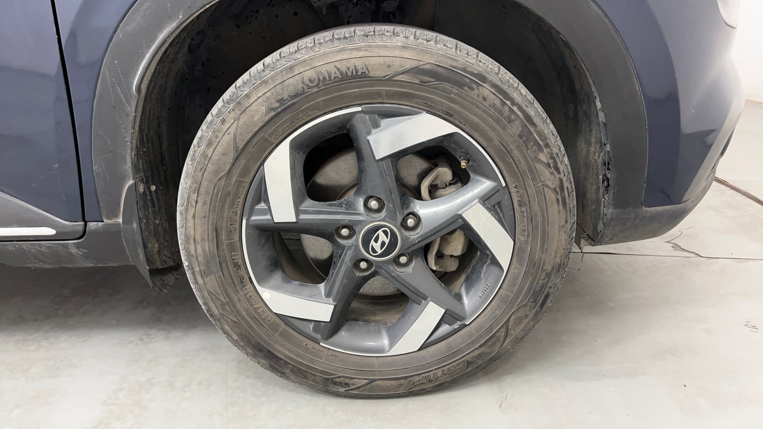 Used 2019 Hyundai Venue SX Plus 1.0 Turbo DCT Dual Tone Petrol Automatic tyres RIGHT FRONT TYRE RIM VIEW