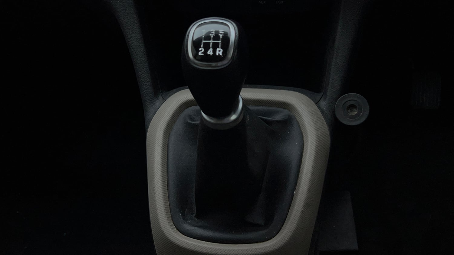 Used 2018 Hyundai Grand i10 Sportz (O) 1.2 Kappa VTVT Petrol Manual interior GEAR  KNOB VIEW
