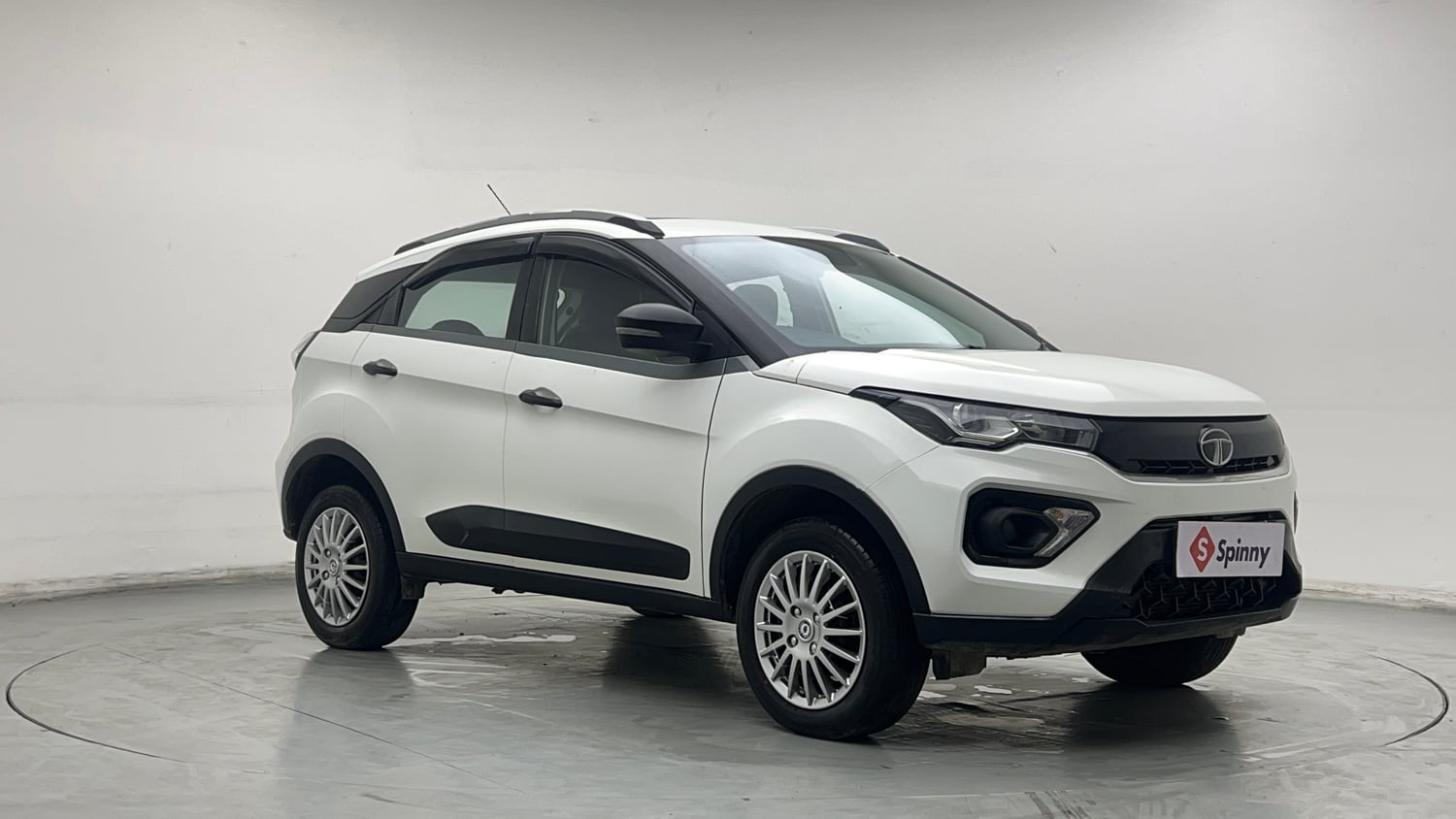 Used 2021 Tata Nexon XM (S) Petrol Manual exterior RIGHT FRONT CORNER VIEW