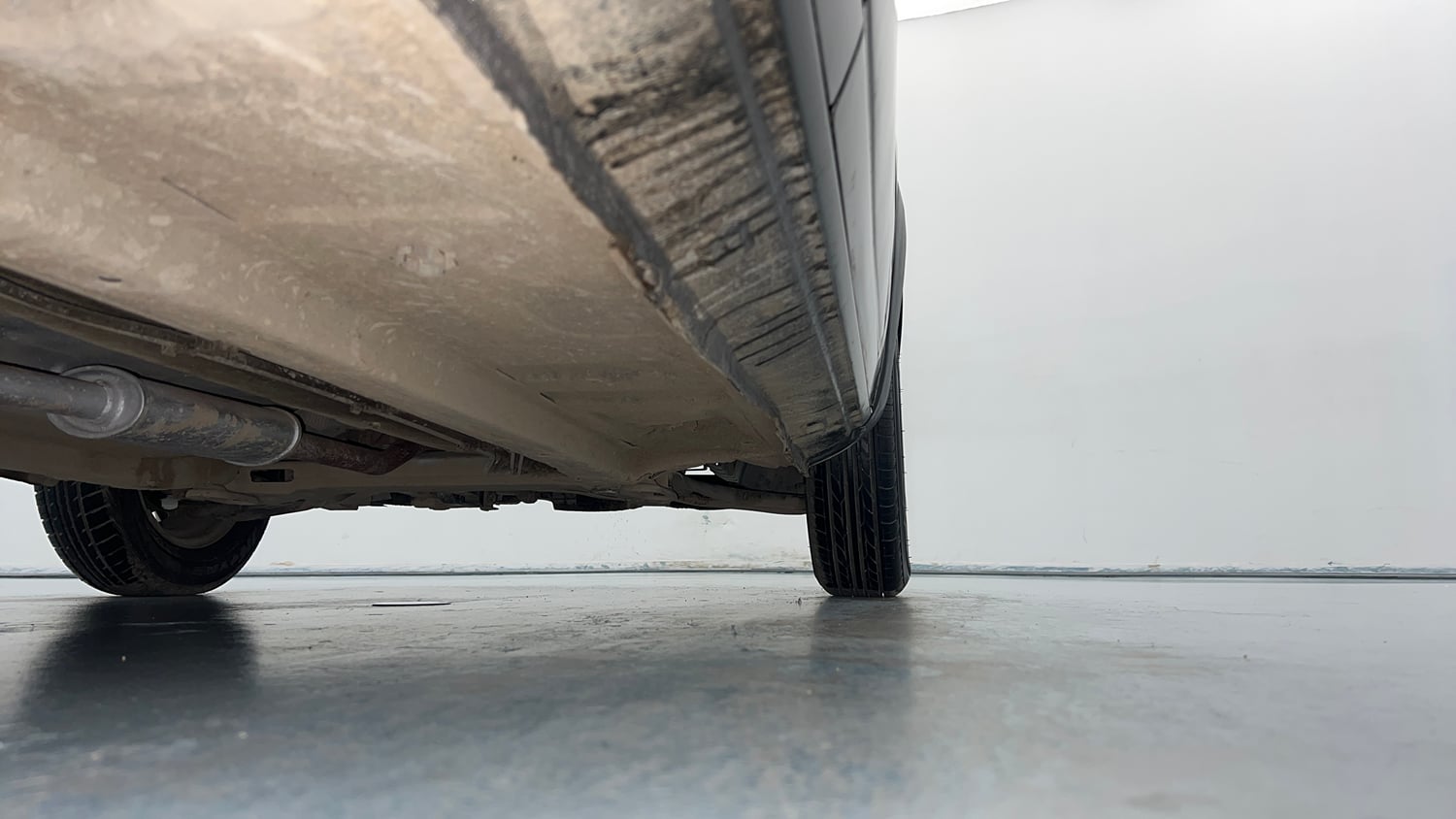 Used 2017 Renault Kwid 1.0 RXT AMT Petrol Automatic extra REAR RIGHT UNDERBODY VIEW