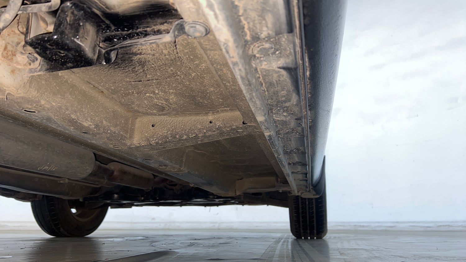 Used 2015 Maruti Suzuki Swift ZXi Petrol Manual extra REAR RIGHT UNDERBODY VIEW