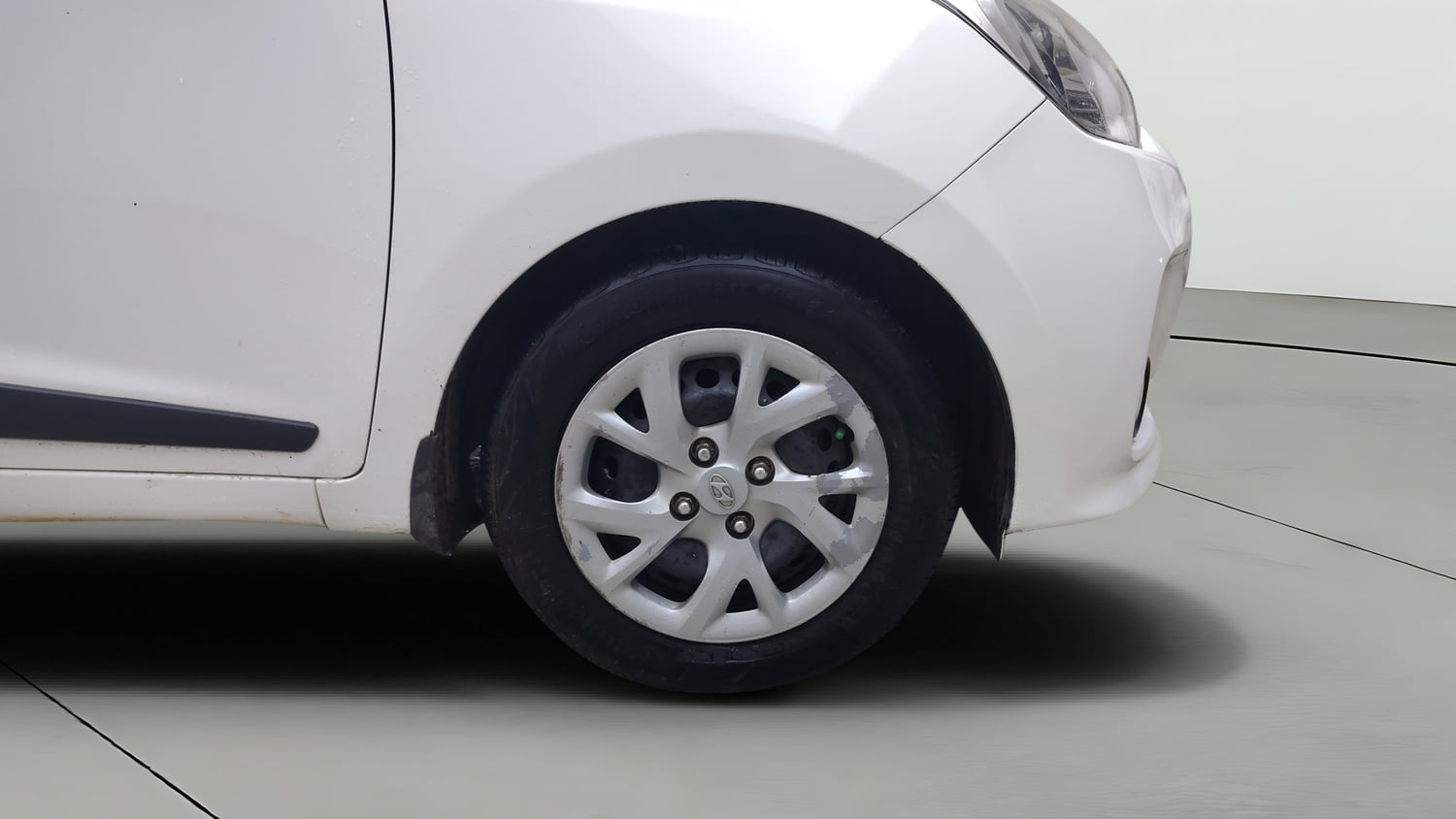 Used 2020 Hyundai Grand i10 Sportz 1.2 Kappa VTVT Petrol Manual tyres RIGHT FRONT TYRE RIM VIEW