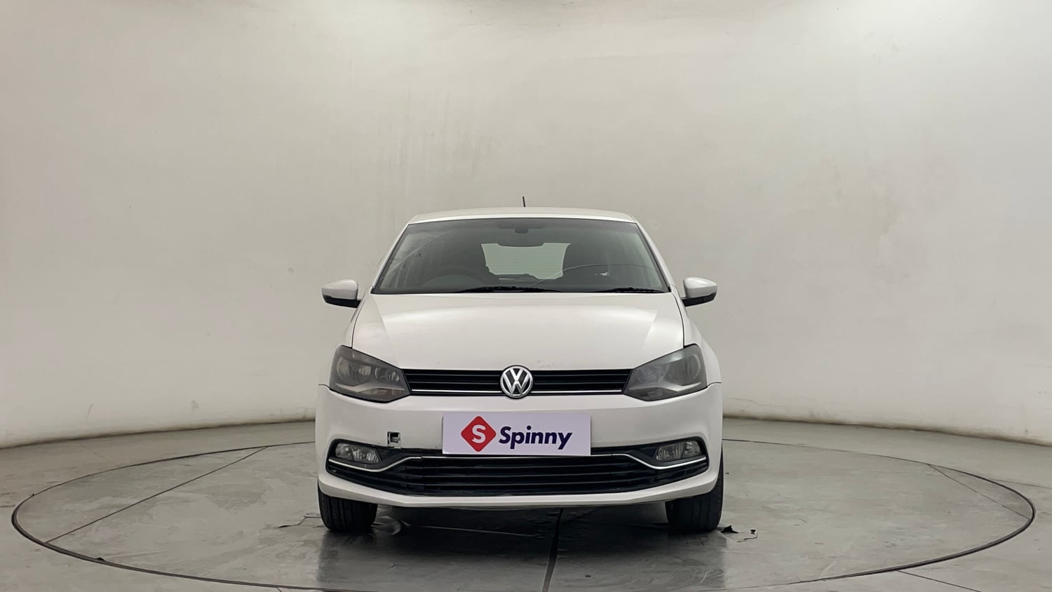 Used 2016 Volkswagen Polo Highline1.2L (P) Petrol Manual exterior FRONT VIEW