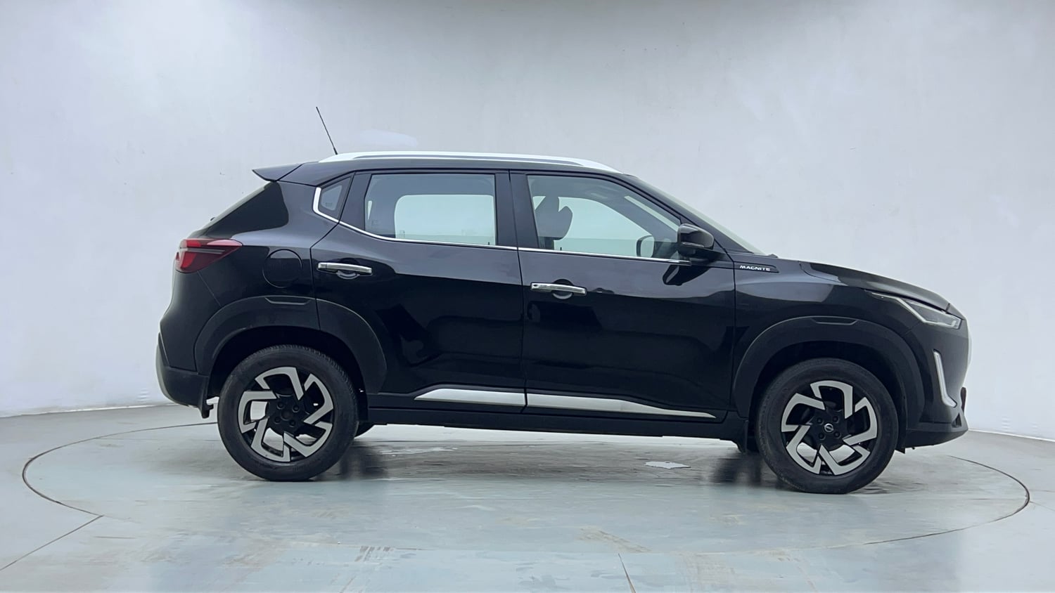 Used 2021 Nissan Magnite XV Premium Turbo (O) Petrol Manual exterior RIGHT SIDE VIEW