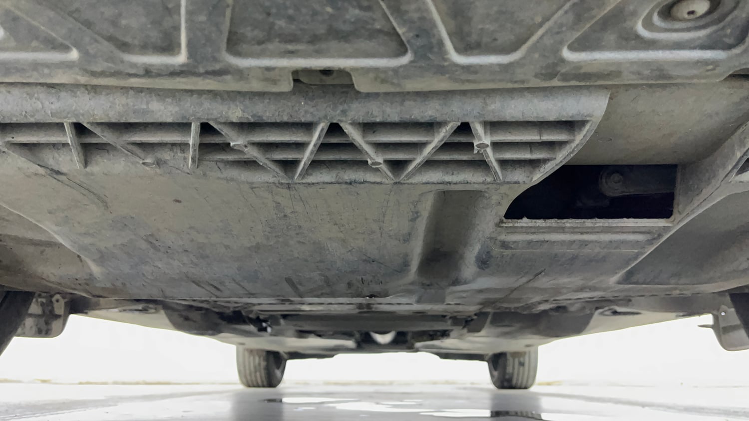 Used 2020 Skoda Superb L&K TSI AT Petrol Automatic extra FRONT LEFT UNDERBODY VIEW