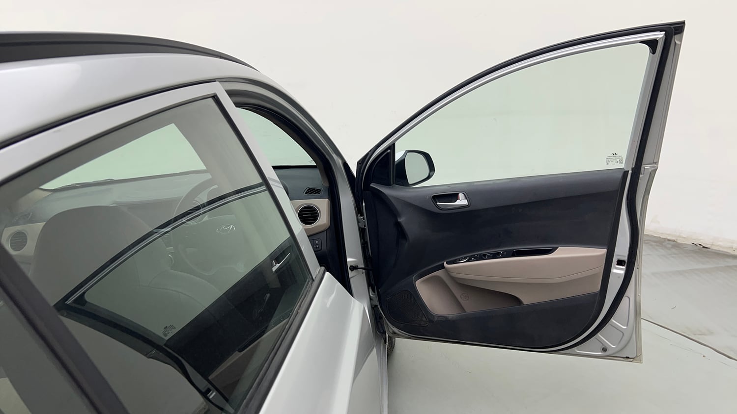 Used 2018 Hyundai Grand i10 Sportz (O) 1.2 Kappa VTVT Petrol Manual interior RIGHT FRONT DOOR OPEN VIEW