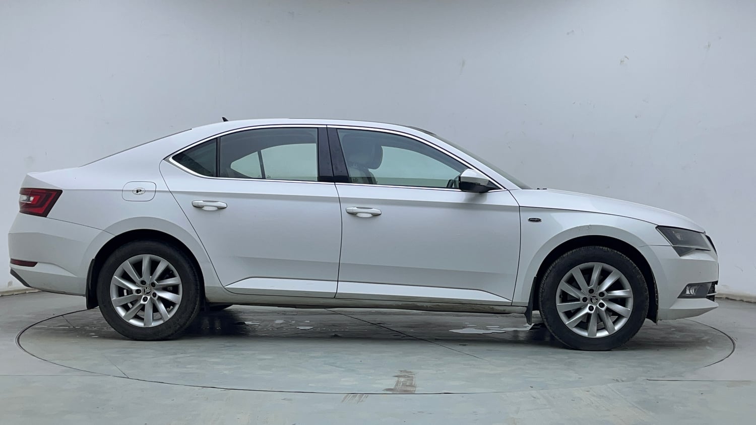Used 2020 Skoda Superb L&K TSI AT Petrol Automatic exterior RIGHT SIDE VIEW