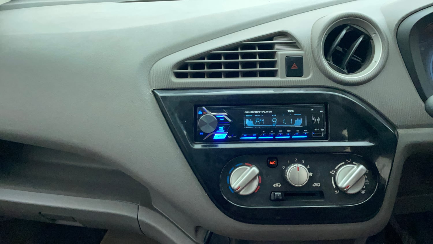 Used 2016 Datsun Redi-GO T (O) Petrol Manual interior MUSIC SYSTEM & AC CONTROL VIEW