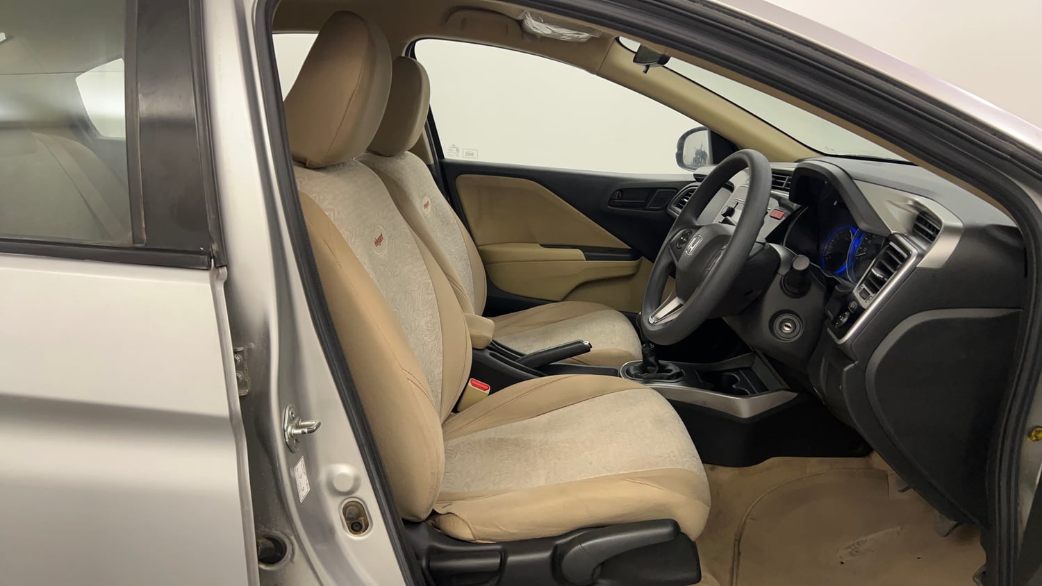 Used 2014 Honda City SV Petrol Manual interior RIGHT SIDE FRONT DOOR CABIN VIEW