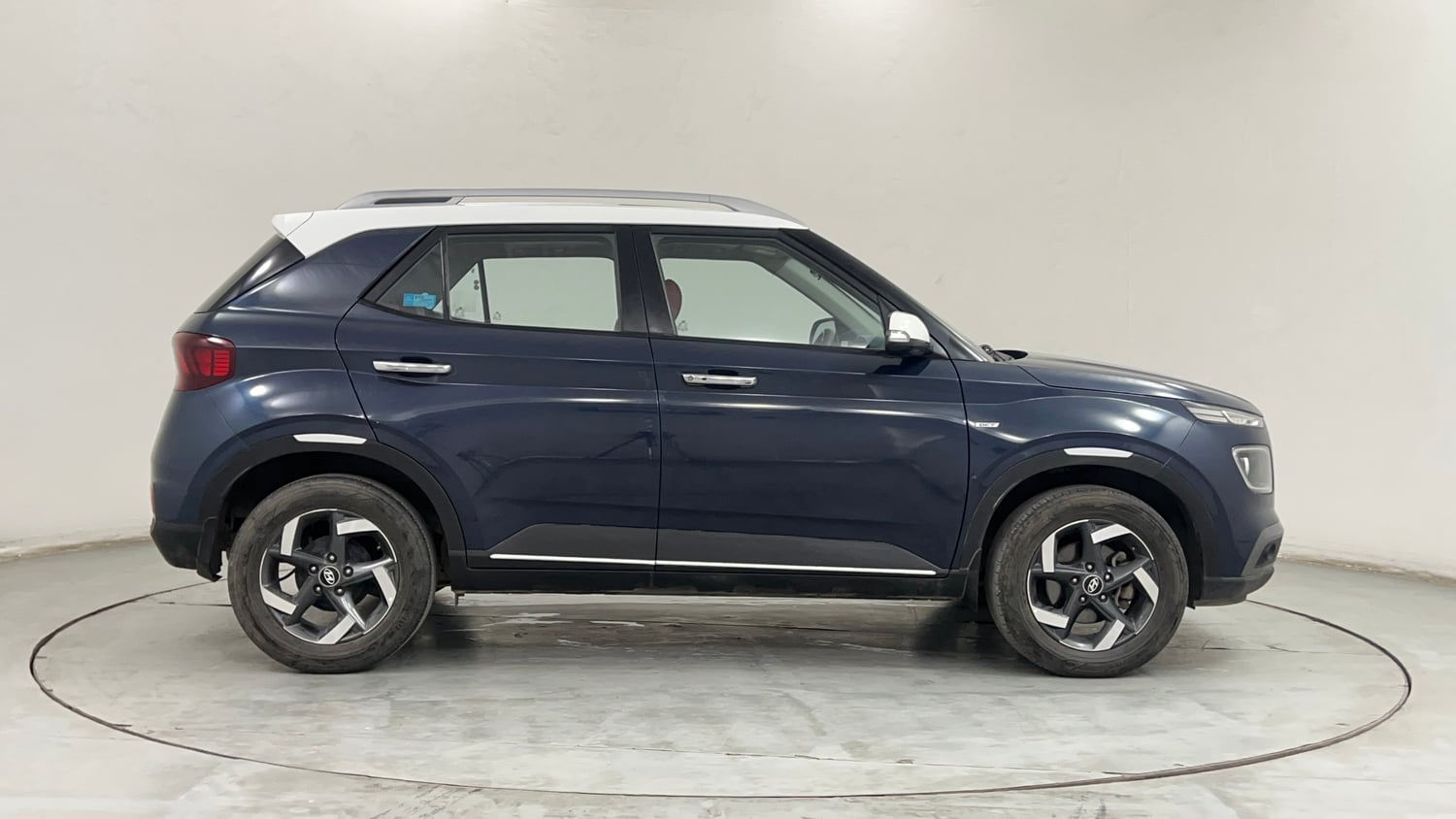 Used 2019 Hyundai Venue SX Plus 1.0 Turbo DCT Dual Tone Petrol Automatic exterior RIGHT SIDE VIEW