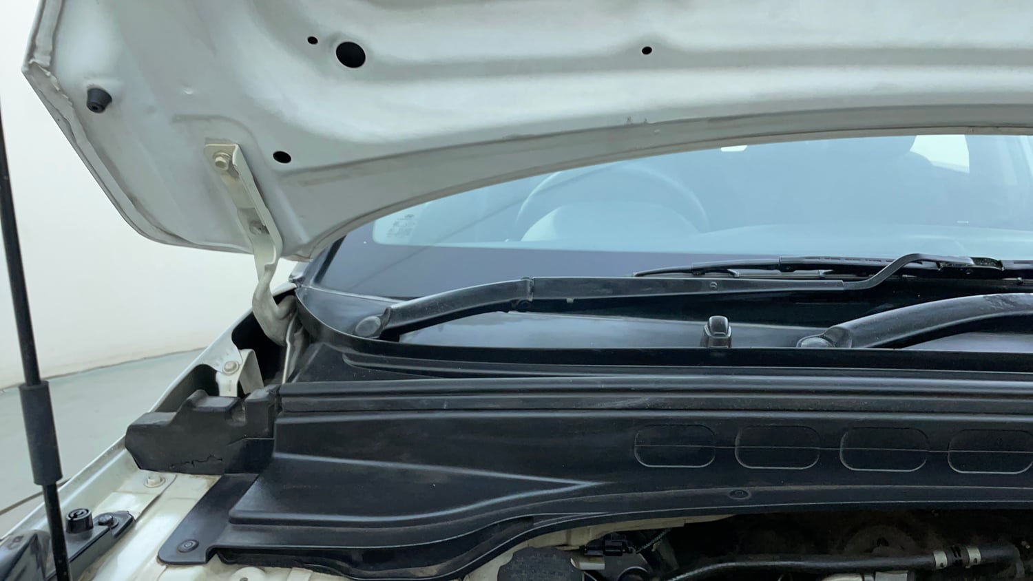 Used 2018 Hyundai Creta E Plus 1.6 Petrol Petrol Manual engine ENGINE RIGHT SIDE HINGE & APRON VIEW
