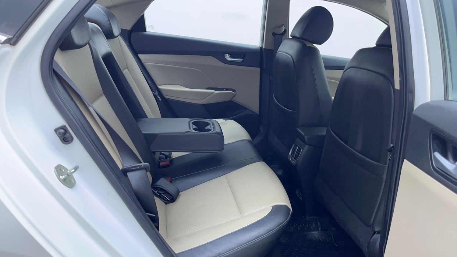 Used 2018 Hyundai Verna SX (O) 1.6 VTVT AT Petrol Automatic interior RIGHT SIDE REAR DOOR CABIN VIEW