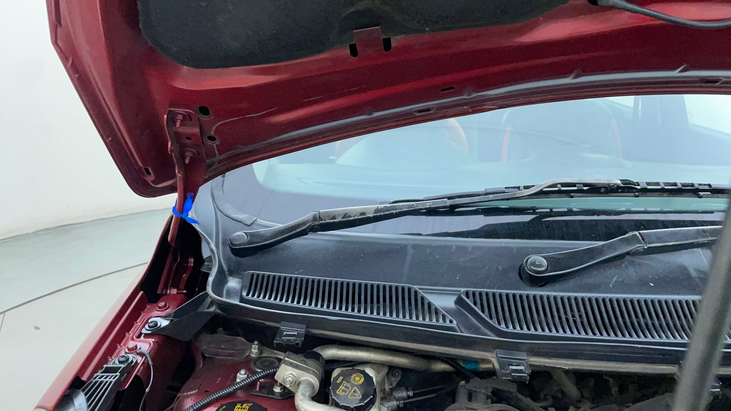 Used 2018 Ford Figo Titanium1.5 TDCi Diesel Manual engine ENGINE RIGHT SIDE HINGE & APRON VIEW