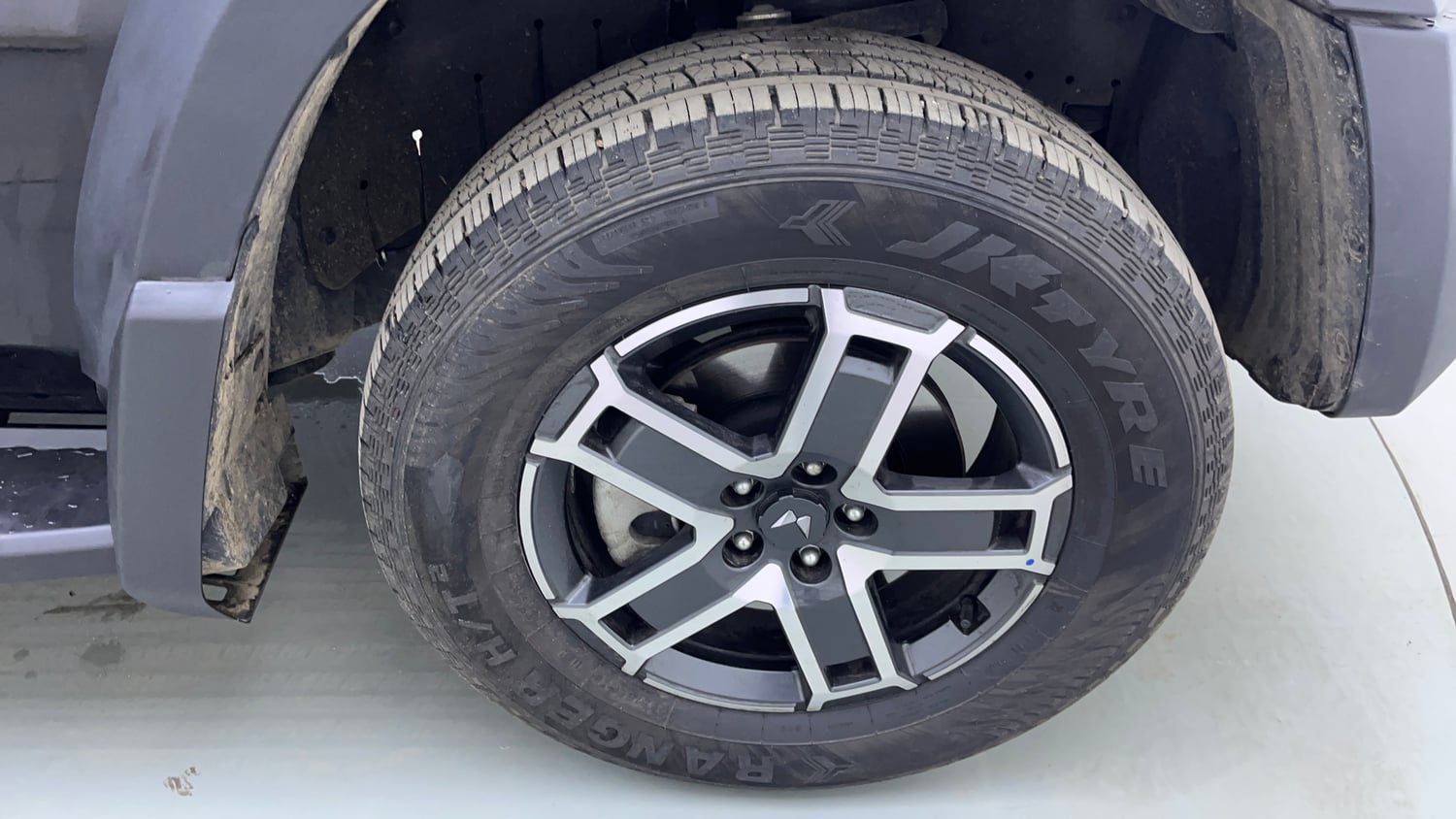Used 2026 Mahindra Thar Roxx MX5 Petrol AT 2WD Petrol Automatic tyres RIGHT FRONT TYRE RIM VIEW