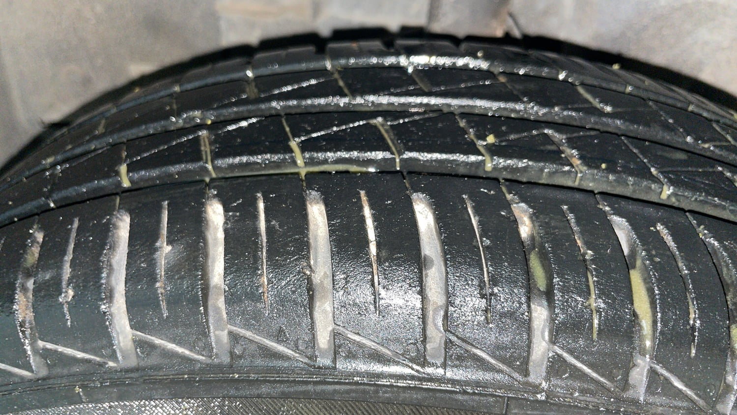 Used 2023 Renault Kwid RXT 1.0 Petrol Manual tyres LEFT FRONT TYRE TREAD VIEW