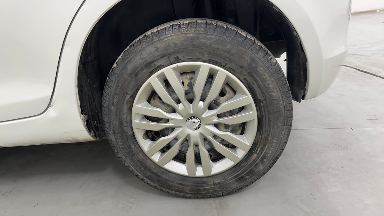 Used 2014 Maruti Suzuki Swift VXi Petrol Manual tyres LEFT REAR TYRE RIM VIEW