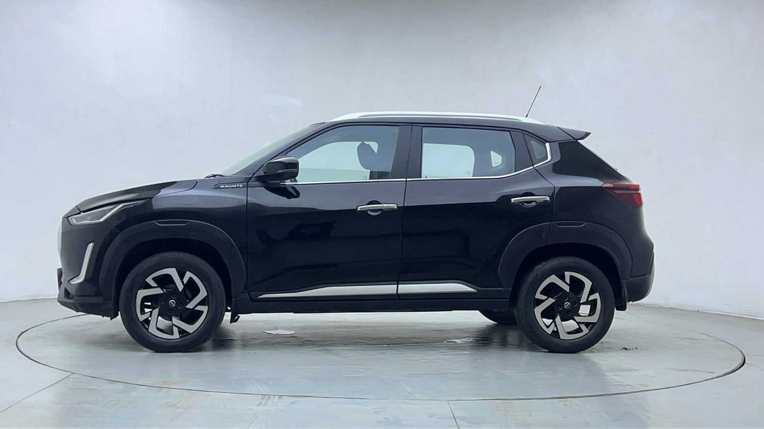 Used 2021 Nissan Magnite XV Premium Turbo (O) Petrol Manual exterior LEFT SIDE VIEW