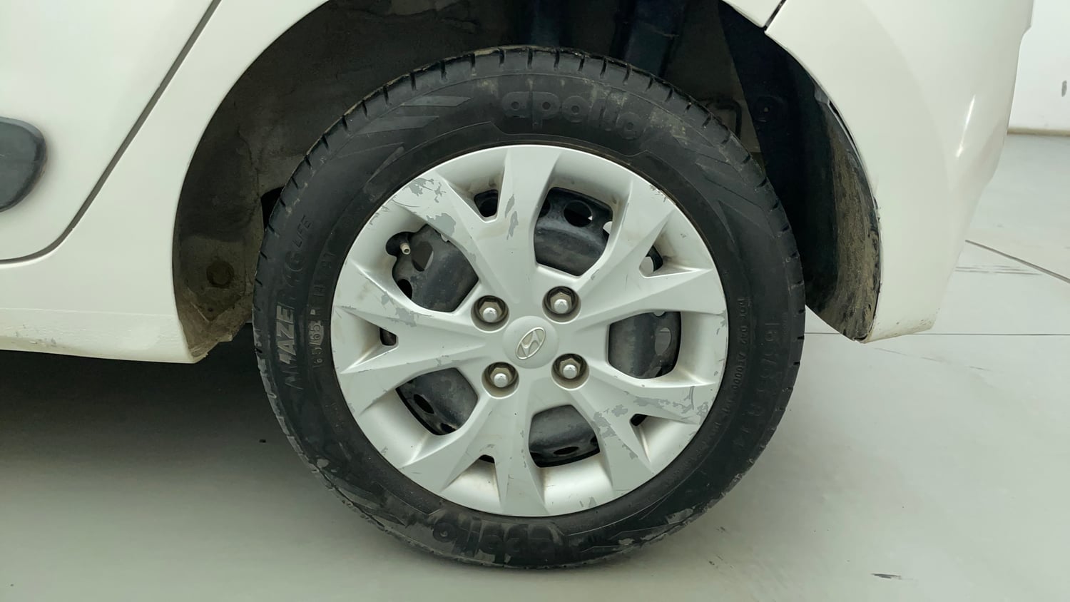 Used 2015 Hyundai Grand i10 Sportz 1.2 Kappa VTVT Petrol Manual tyres LEFT REAR TYRE RIM VIEW