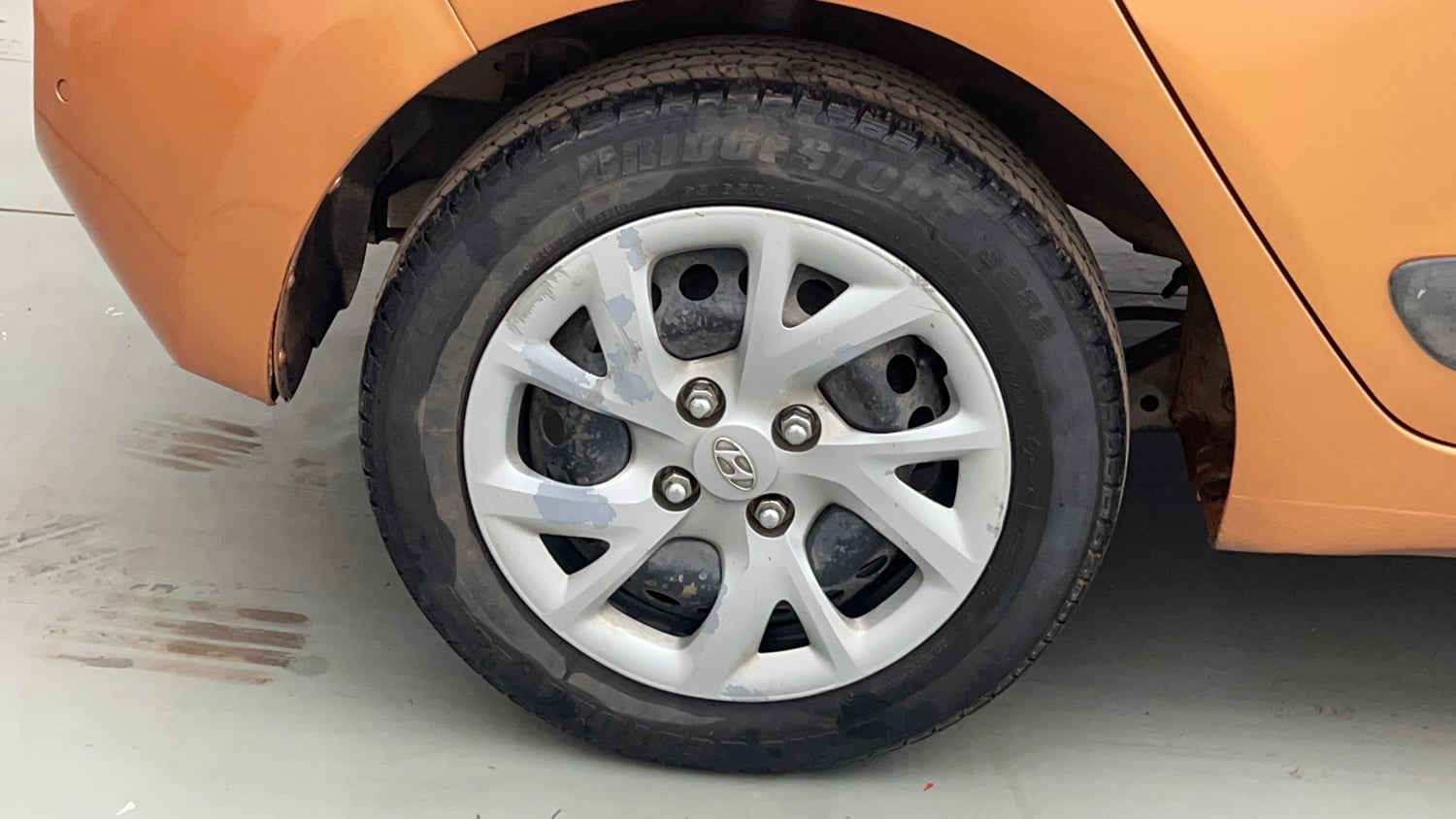 Used 2018 Hyundai Grand i10 Sportz 1.2 Kappa VTVT Petrol Manual tyres RIGHT REAR TYRE RIM VIEW