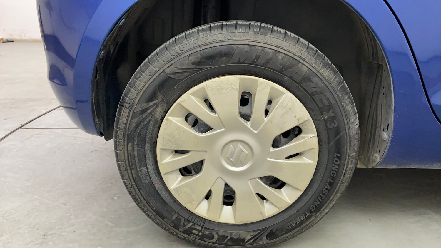 Used 2014 Maruti Suzuki Swift VXi Petrol Manual tyres RIGHT REAR TYRE RIM VIEW