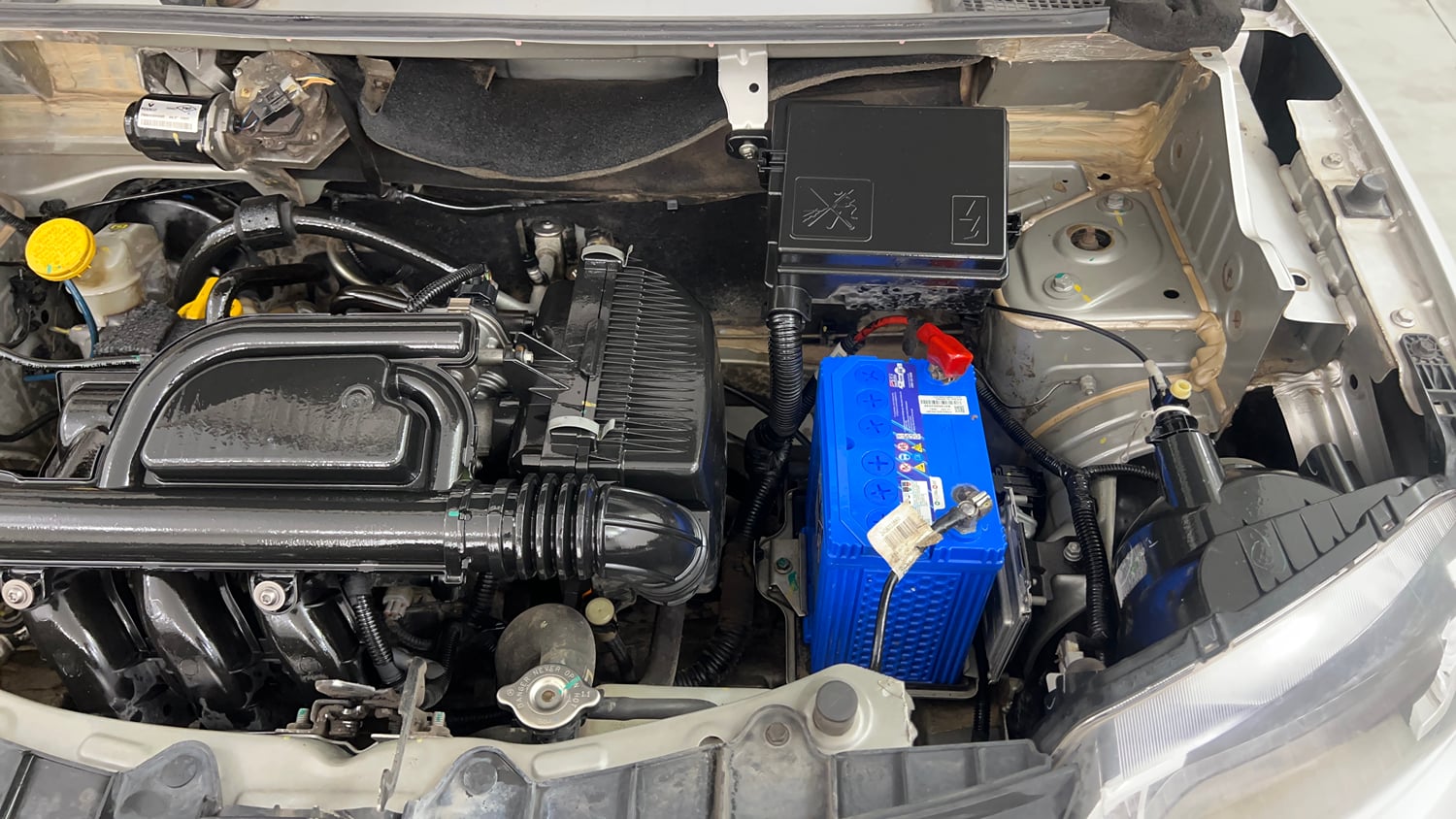 Used 2018 Renault Kwid RXT Petrol Manual engine ENGINE LEFT SIDE VIEW