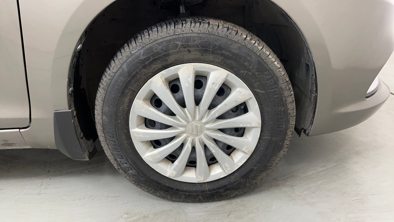 Used 2016 Maruti Suzuki Swift Dzire VXI Petrol Manual tyres RIGHT FRONT TYRE RIM VIEW