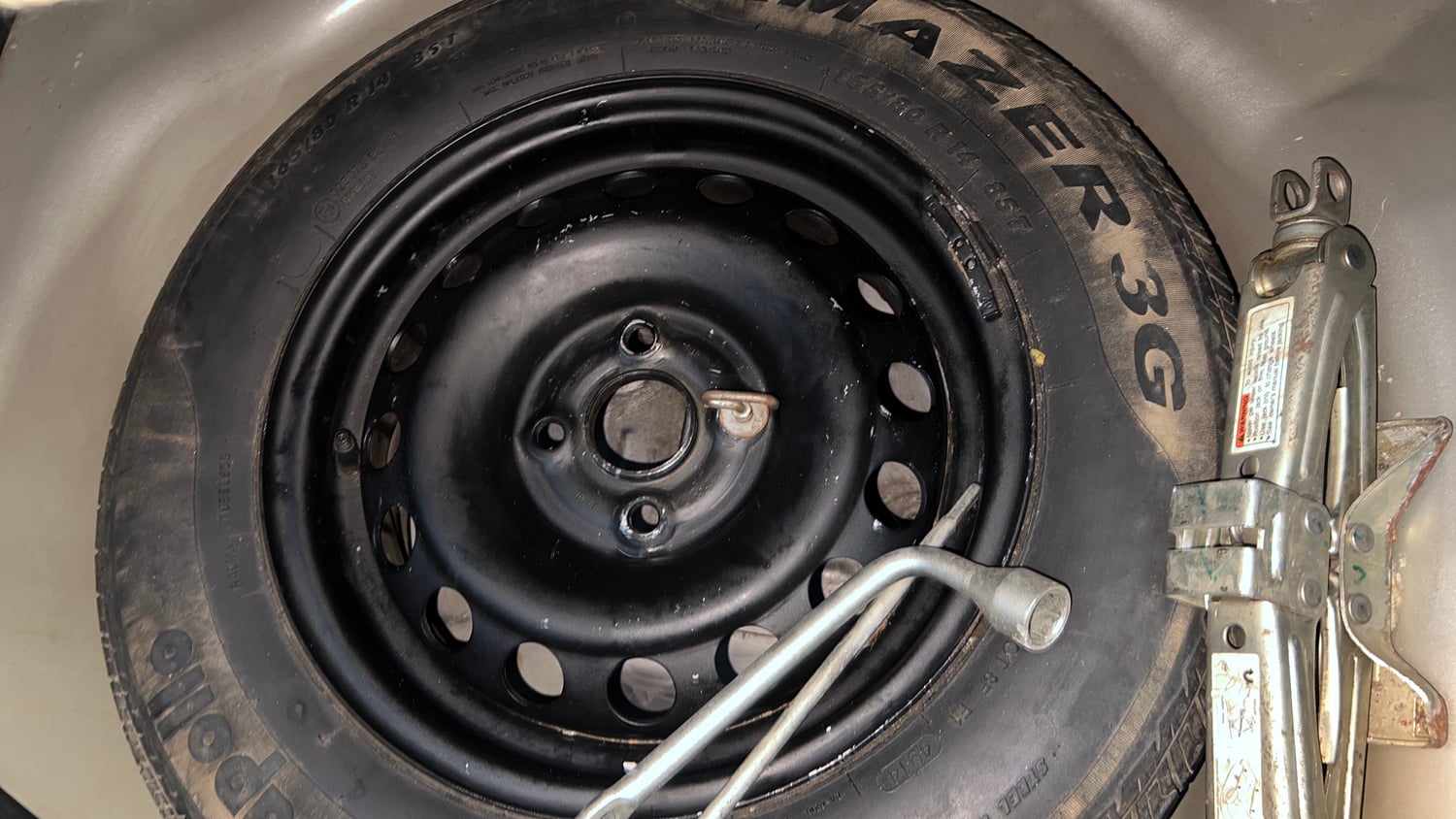 Used 2014 Maruti Suzuki Swift LXi Petrol Manual tyres SPARE TYRE VIEW