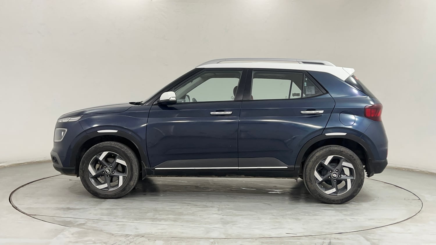 Used 2019 Hyundai Venue SX Plus 1.0 Turbo DCT Dual Tone Petrol Automatic exterior LEFT SIDE VIEW